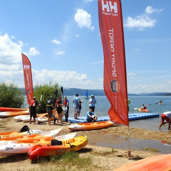 Едноместен каяк на язовир Искър за търсачите на приключения от Makaroon