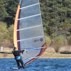 Обучение по Уиндсърф за начинаещи на язовир Искър - запалете искрата на водните спортове