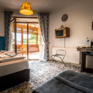 Тайно пътуване до еко локация за двама с 2 нощувки, 2 закуски и 1 вечеря - почивка с мисъл за природата