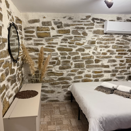 Пътуване за двама на тайно място - впуснете в това приключение сред лавандули и вино от Makaroon