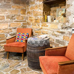 Тайно пътуване сред лавандули и вино за двама - 2 нощувки със закуски и вечери