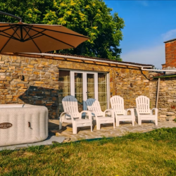 Тайно пътуване сред лавандули и вино за двама - 2 нощувки със закуски и вечери