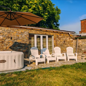 Тайно пътуване сред лавандули и вино за двама - 2 нощувки със закуски и вечери