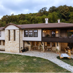 Тайно пътуване между морето и планината за двама - 2 нощувки с 2 закуски