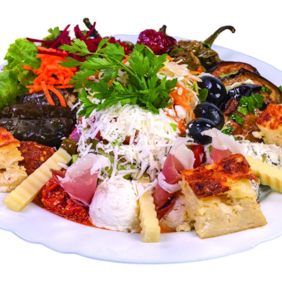 Българска традиционна кухня: Четиристепенно меню за двама в Магерницата | Makaroon.bg