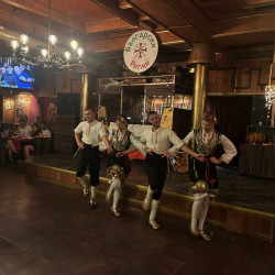 Вкусете народния дух с  „Автентична българска вечеря за двама“