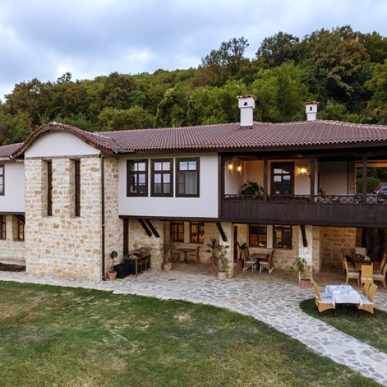 Пълноценна почивка и свързване със себе си с Нощувка за двама в Спа Хотел Carpe Diem от Makaroon