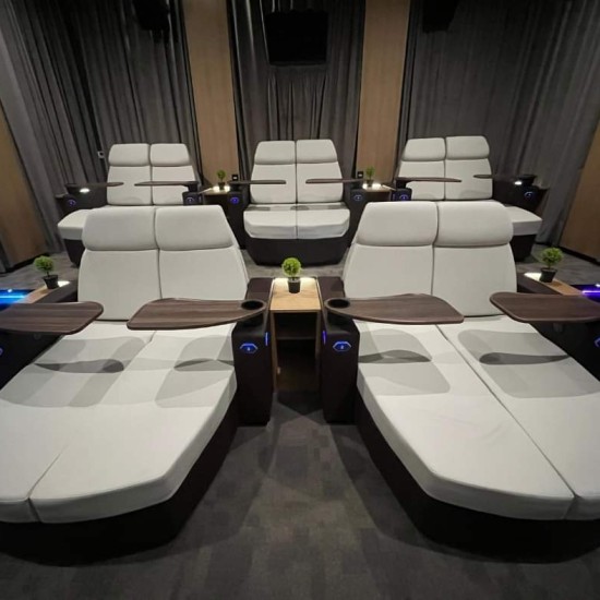 Частна луксозна прожекция на филм по избор във „ВИП зала CineLand” от Makaroon