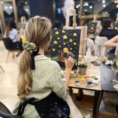 Арт Терапия: Рисуване на по чаша вино