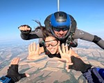 Опознайте красотата на свободния полет с Тандемен скок с парашут от 3000 м от летище Ерден от Makaroon Опознайте красотата на свободния полет с Тандемен скок с парашут от 3000 м от летище Ерден от Makaroon