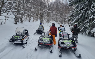 Открийте зимната магия: Ваучер за каране на моторна шейна край Петрохан Открийте зимната магия: Ваучер за каране на моторна шейна край Петрохан