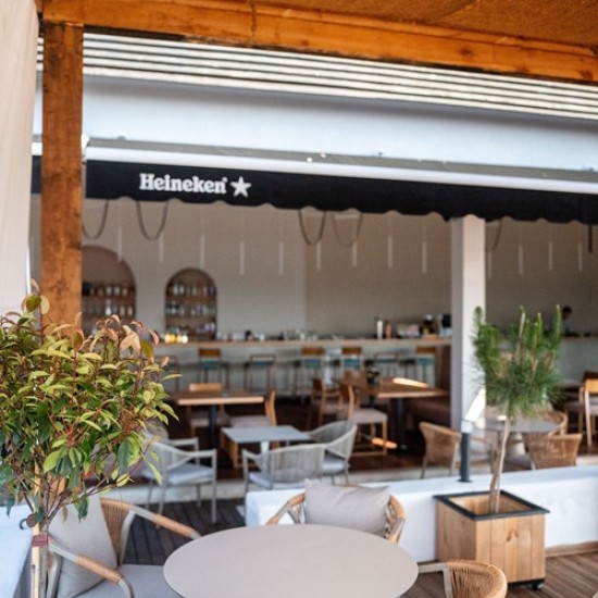 Насладете се на невероятната комбинация от стил и вкус с Ваучер за консумация за двама в Élan Bar Restaurant, гр. Варна от Makaroon