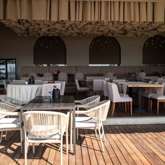 Насладете се на невероятната комбинация от стил и вкус с Ваучер за консумация за двама в Élan Bar Restaurant, гр. Варна от Makaroon