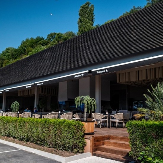 Насладете се на невероятната комбинация от стил и вкус с Ваучер за консумация за двама в Élan Bar Restaurant, гр. Варна от Makaroon