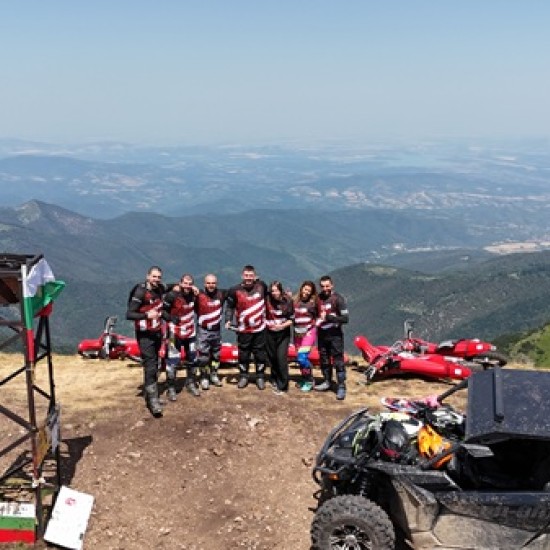 В обятията на планината с Офроуд разходка с ендуро мотор до връх Мургаш от Makaroon