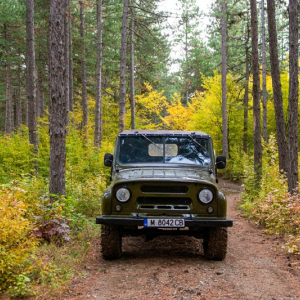 1 час офроуд тур с джип за двама до местност Глама край Чипровци + посещение на килимарска работилница и пивоварна
