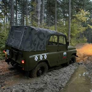 4 часа офроуд тур с джип за двама до местност Трите кукли край Чипровци + обяд и посещение на килимарска работилница и пивоварна 4 часа офроуд тур с джип за двама до местност Трите кукли край Чипровци + обяд и посещение на килимарска работилница и пивоварна