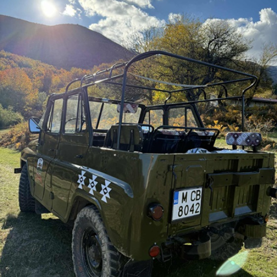 Опознайте красотата на Чипровския Балкан с офроуд тур с джип + посещение на килимарска работилница и пивоварна от Makaroon Опознайте красотата на Чипровския Балкан с офроуд тур с джип + посещение на килимарска работилница и пивоварна от Makaroon