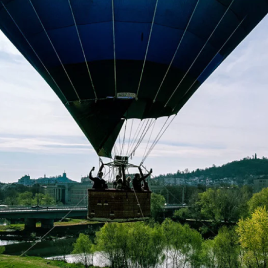 Усетете какво е да полетиш с Издигане с балон край Банско от Makaroon