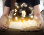 Подарък със смисъл и дълбочина - Индивидуален хороскоп с разчитане на натална карта от Makaroon
