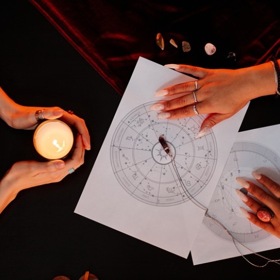 What do the stars say about your relationship? Find out with Synastry – Partner Compatibility from Makaroon