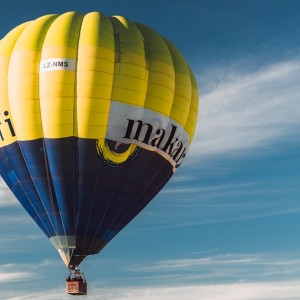 Свободен VIP полет с балон за двама за 30 мин + видеозаснемане с 4к action камера + бутилка пенливо вино и сертификат край София Свободен VIP полет с балон за двама за 30 мин + видеозаснемане с 4к action камера + бутилка пенливо вино и сертификат край София