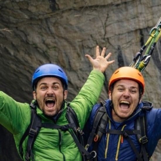 Подарете си едно екстремно и вълнуващо преживяване със Скок с бънджи или пандюл от пещера Проходна от Makaroon