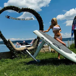 Полетете над водата с "20-минутен урок по каране на Е-foil на яз. Искър" Полетете над водата с "20-минутен урок по каране на Е-foil на яз. Искър"