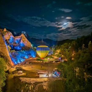 Свободен полет с балон + чаша пенливо вино край Мелник