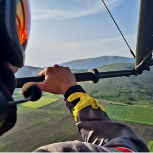 Полет с мотоделтапланер край София 