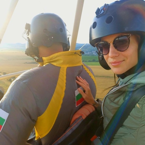 Слейте се с небосвода с Полет с мотоделтапланер край София от Makaroon