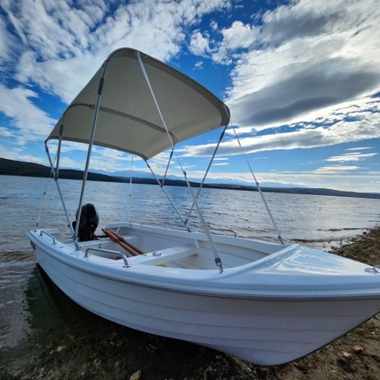 Разходка, риболов и почивка с "Моторна лодка за до 4 души под наем на яз. Искър" от Makaroon