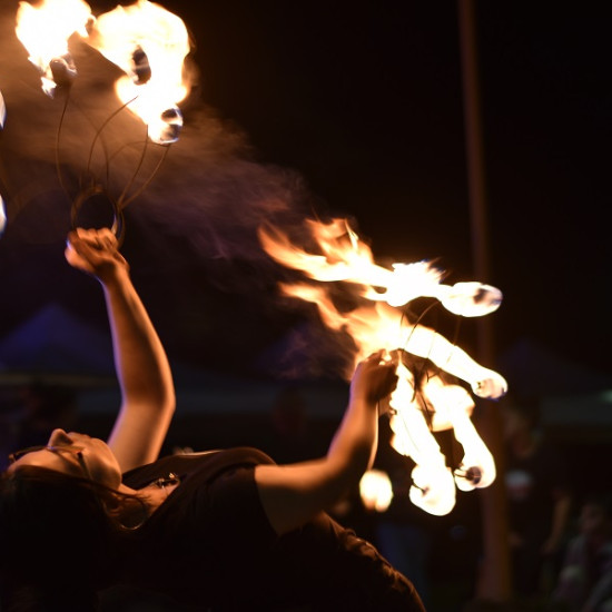 Огнено шоу за един запомнящ се празник  от Makaroon