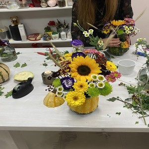 Flora-Art: Floristry with a glass of wine Flora-Art: Floristry with a glass of wine
