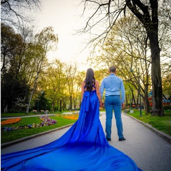 Любовта е за двама - изживейте своята история с фотосесия Flying dress Love story в Пловдив от Makaroon