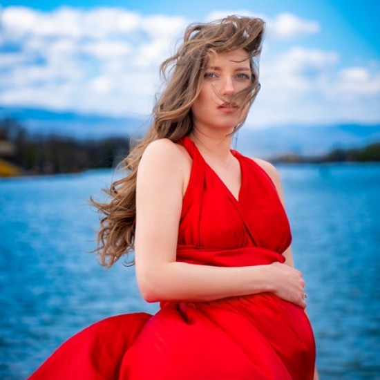 Изживейте своя специален момент с фотосесия Flying dress Mother to be в Пловдив от Makaroon