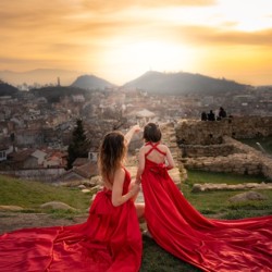 Фотосесия Flying dress Mother & Daughter на локация по избор в Пловдив - Свързани завинаги