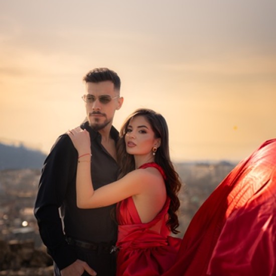 Споделено преживяване с цялото семейство с Фотосесия Flying dress Family в Пловдив от Makaroon