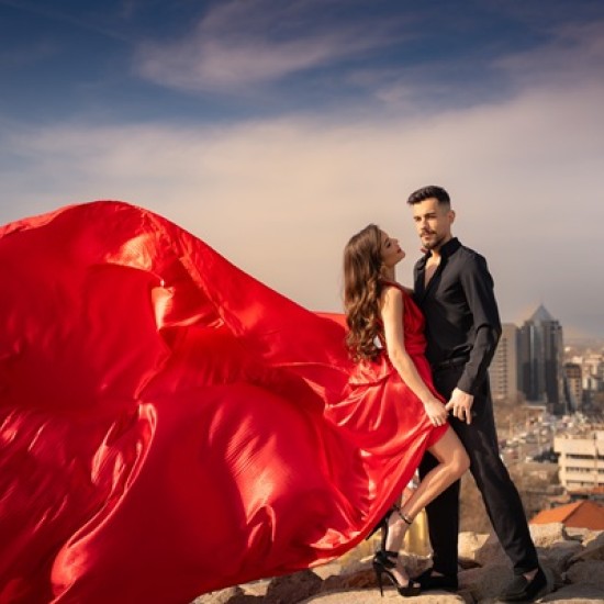 Споделено преживяване с цялото семейство с Фотосесия Flying dress Family в Пловдив от Makaroon