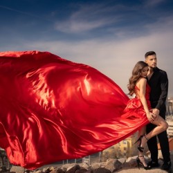 Семейна фотосесия за до 4 души Flying dress Family на локация по избор в Пловдив - Силата, която ни свързва