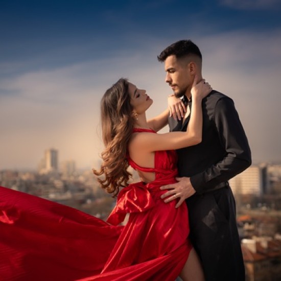 Споделено преживяване с цялото семейство с Фотосесия Flying dress Family в Пловдив от Makaroon