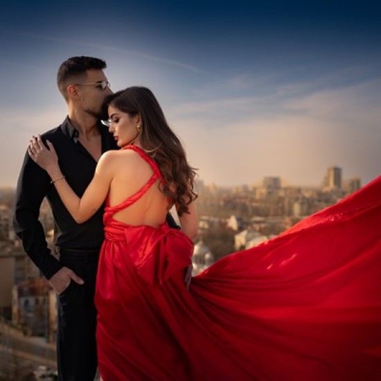Любовта е за двама - изживейте своята история с фотосесия Flying dress Love story в Пловдив от Makaroon
