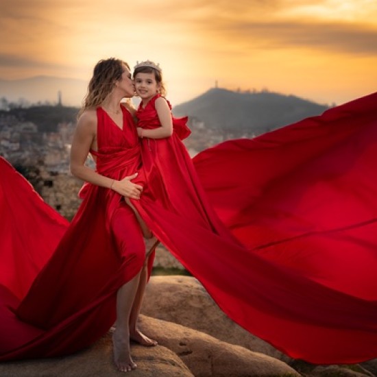 Споделено преживяване с цялото семейство с Фотосесия Flying dress Family в Пловдив от Makaroon