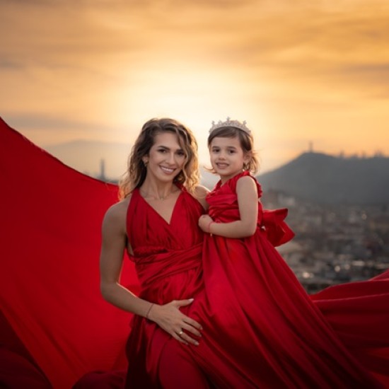 Споделено преживяване с цялото семейство с Фотосесия Flying dress Family в Пловдив от Makaroon