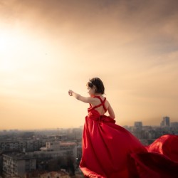 Фотосесия Flying dress Little princess на локация по избор в Пловдив - Мигът на принцесата