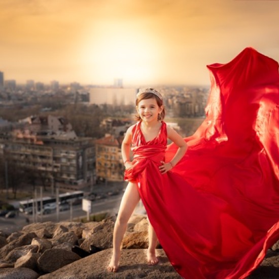 Сбъднете мечтата на Вашата малка принцеса с Фотосесия Flying dress Little princess в Пловдив от Makaroon