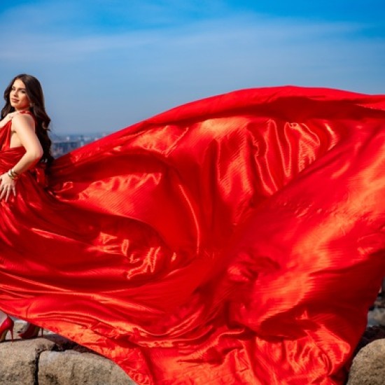 Изживейте своя специален момент с фотосесия Flying dress Queen в Пловдив от Makaroon