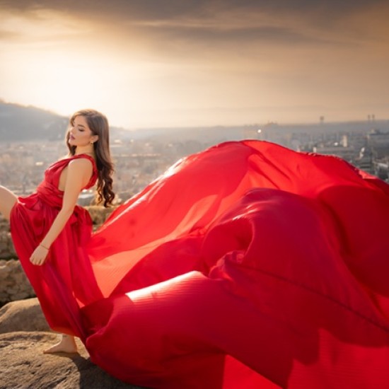 Изживейте своя специален момент с фотосесия Flying dress Queen в Пловдив от Makaroon