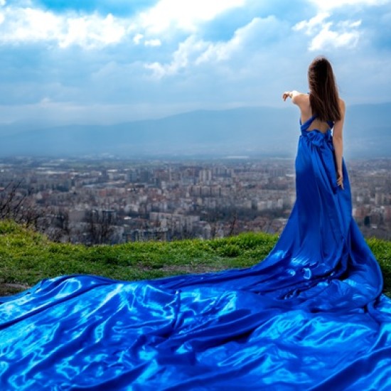 Изживейте своя специален момент с фотосесия Flying dress Queen в Пловдив от Makaroon