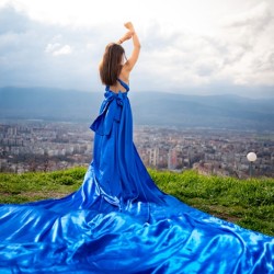 Фотосесия Flying dress Queen на локация по избор в Пловдив - Моментът на Кралицата